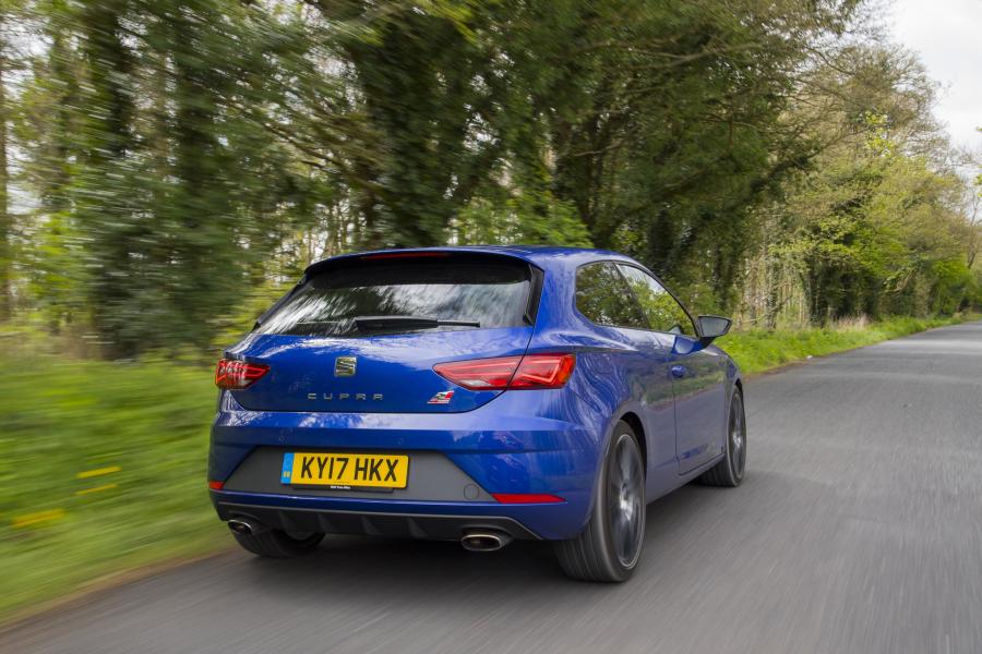  Seat Leon SC Cupra 300 2017 года  (UK) (фото 3 из 22)